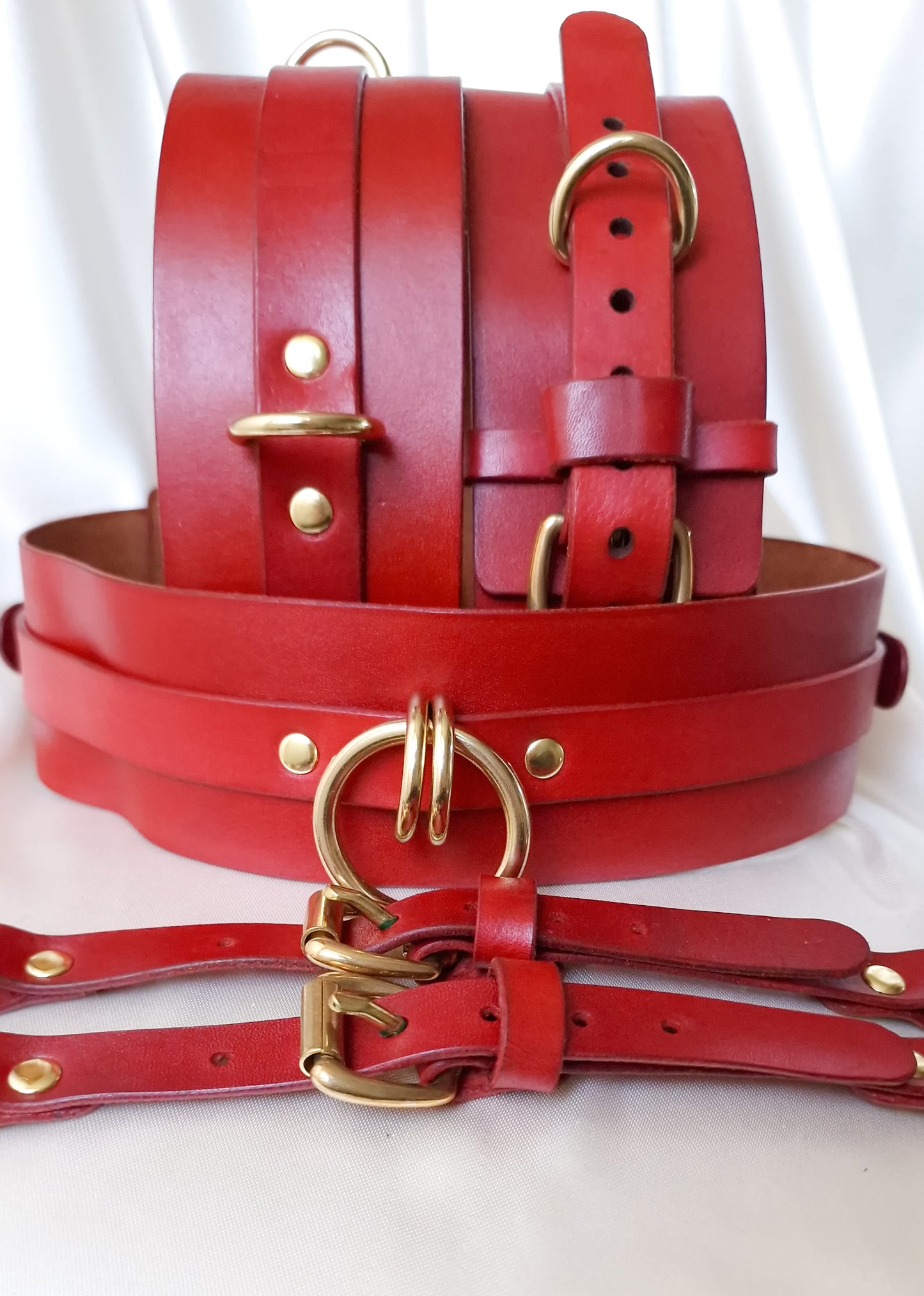 Ellipse Belt & Thigh Cuffs Red