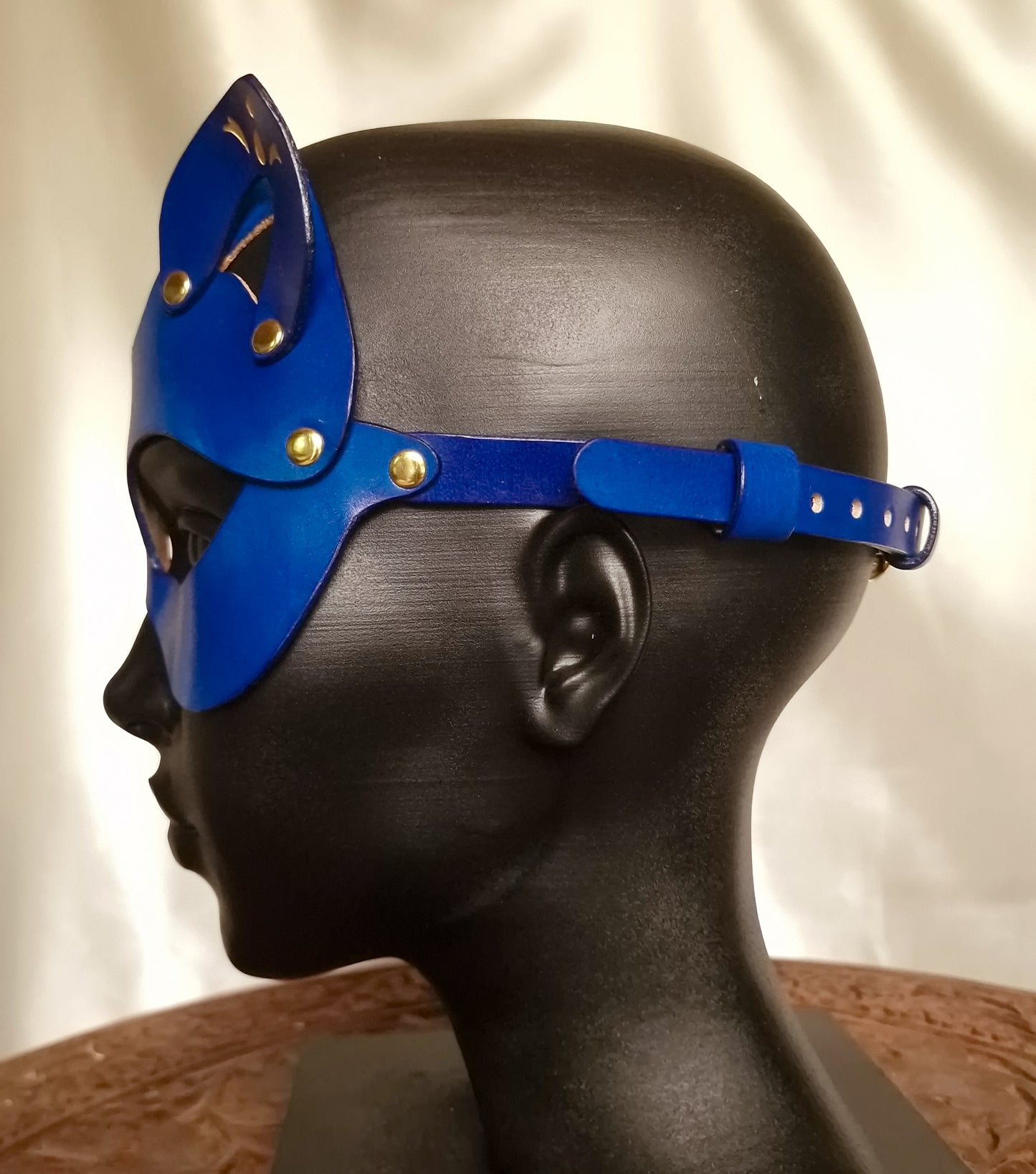 Royal-style leather mask with intricate, delicate ornament.
