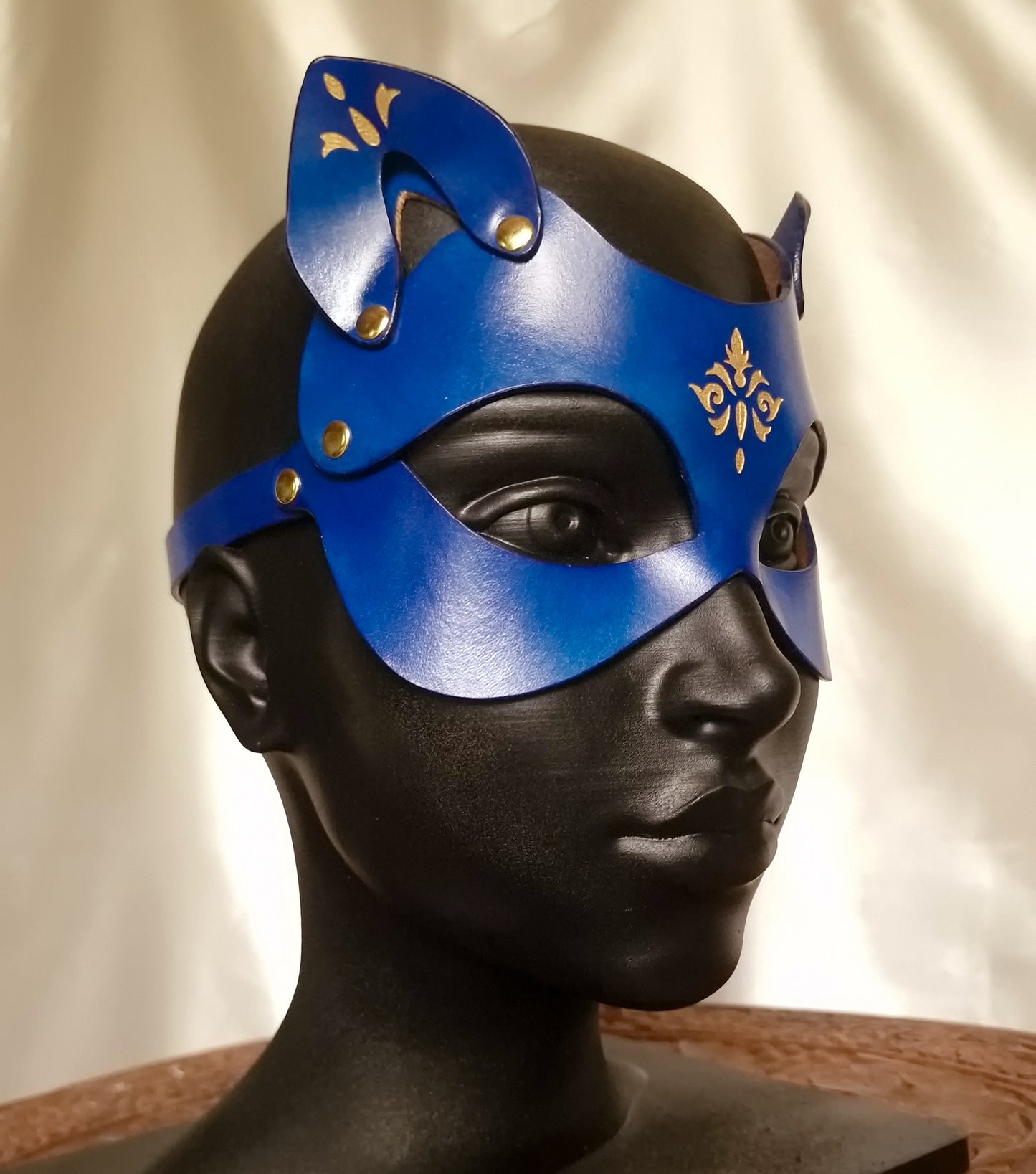 Domina-style cat mask with royal filigree detailing.