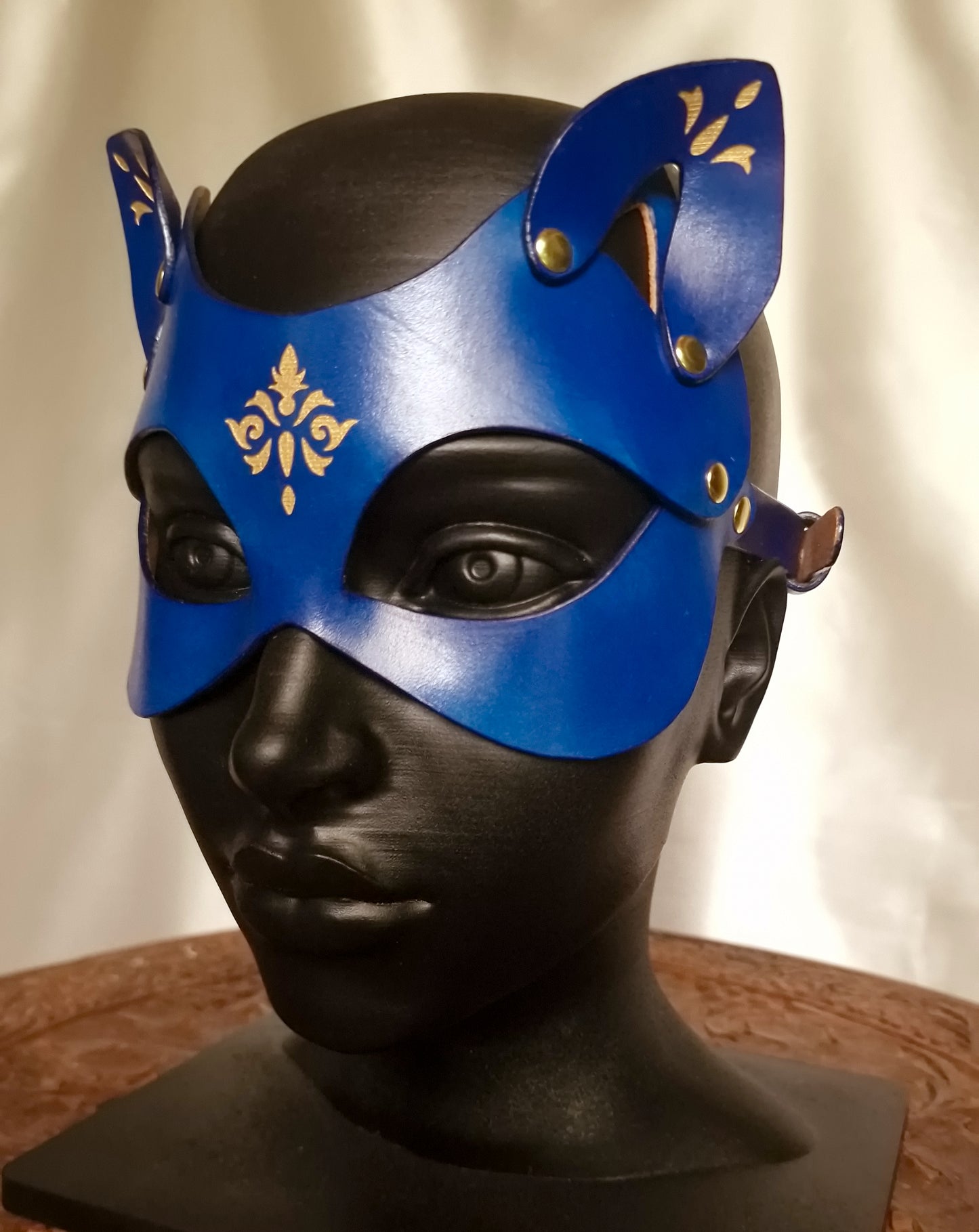Dominatrix cat mask—hand-dyed leather with refined detail.