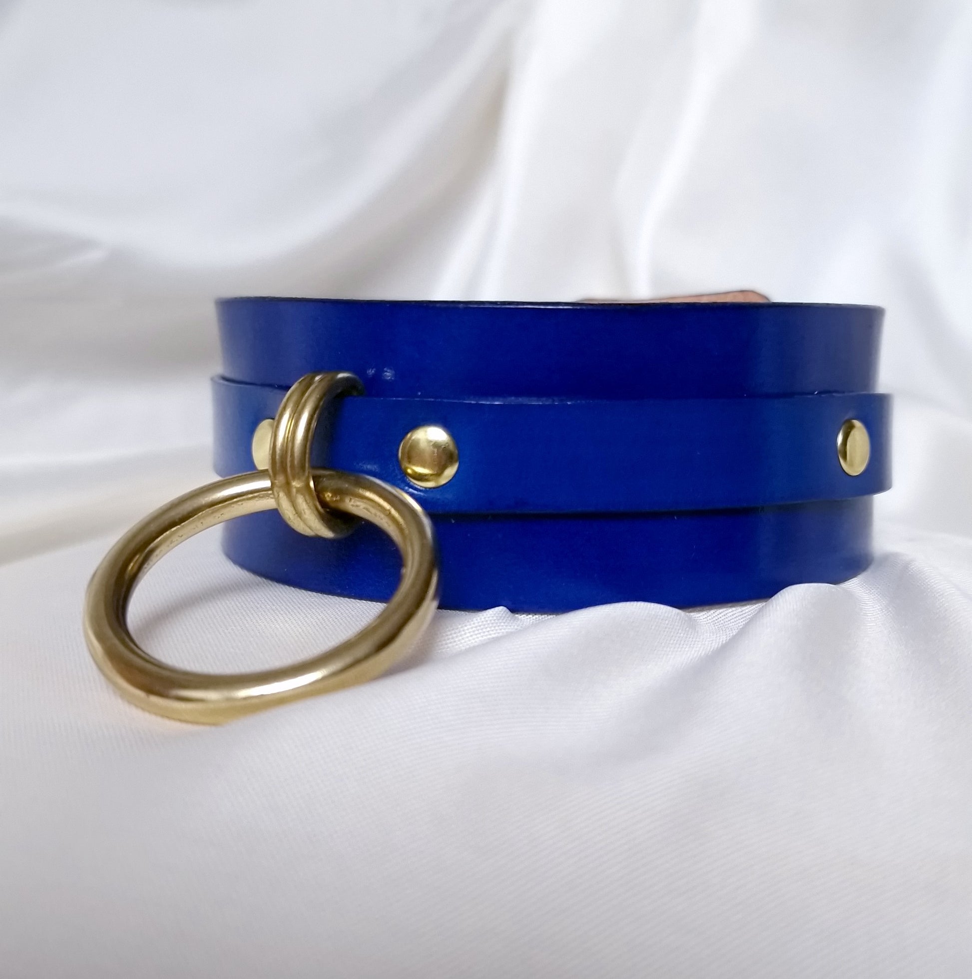 Minimalist designer artsy choker. Fine luxurious leather.