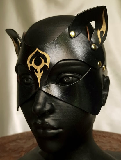 Lunar cat mask in veg-tanned leather, shape moulding.