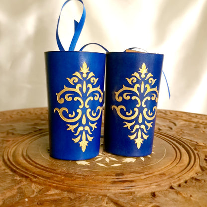 Elegant filigree cuffs, laced fit.